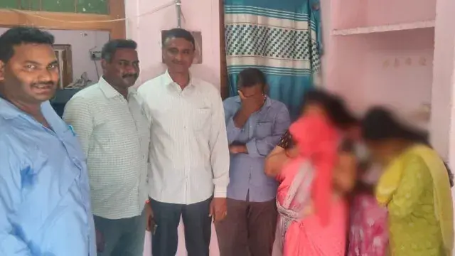 Prostitution gang busted in Guntur.. Five people including the manager arrested
