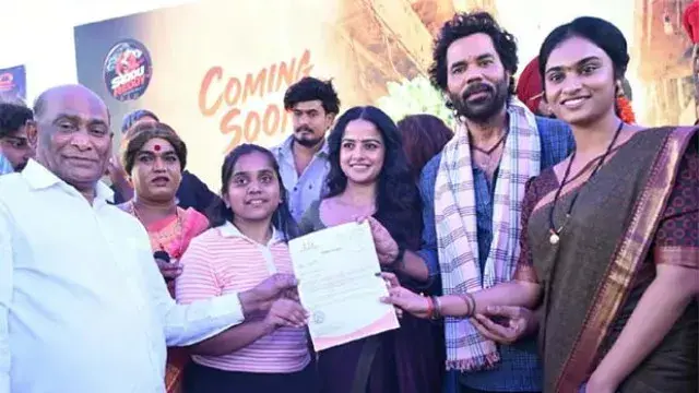 Vaishnavi Chaitanya's enthusiasm at the 'Oh Naa Siddhayya' job fair... 300 drivers insured