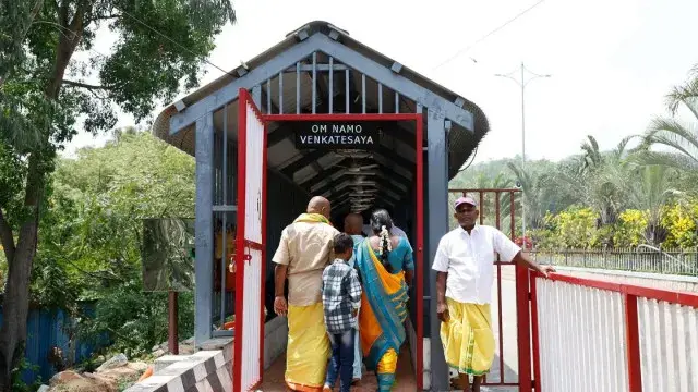Devotees flocked to have darshan of Srivari.. Queues stretched all the way to the stone arch.