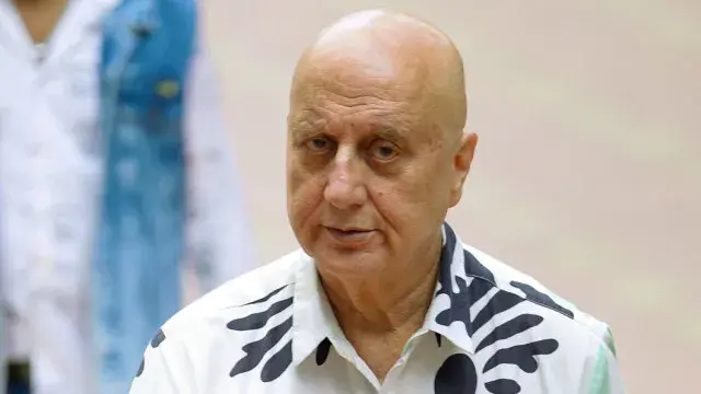 37 rupees in his pocket... Sky-high ambition in his heart: This is the story of Anupam Kher!