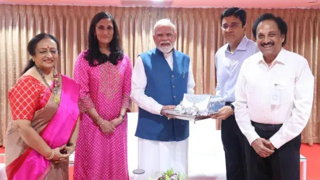 Anirudh-Kavya's wedding reception.. Maran couple invites Modi and Vijay..