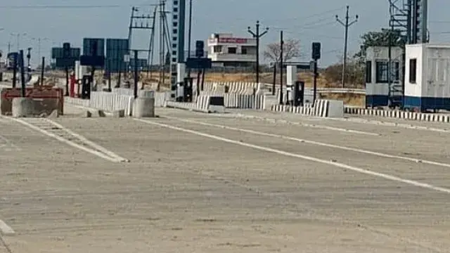 If you take a photo of such toilets at the toll plaza... you will get Rs. 1000 offer!