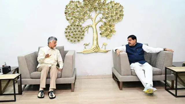 Chandrababu Naidu explains AP development to Madhya Pradesh CM