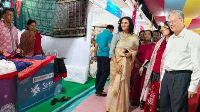 Chinese Ambassador at Vijayawada Saras Mela.. Praises women's skills